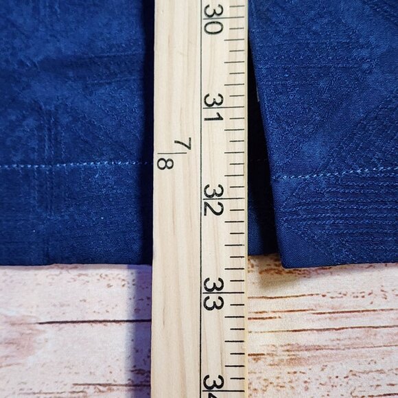 Tommy Bahama Mens XL Blue Silk Hawaiian Shirt "Happy New Year 2020" Graphic - Picture 9 of 10